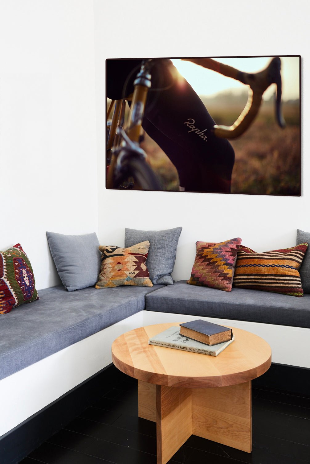 Detailfoto van de 'Golden Hour' Nederlandse wielerfotografie met een op maat gebouwde stalen fiets (gebouwd rond een jaren-80 Gazelle-frame) - wielrennen wanddecoratie door Cyclingprints.nl