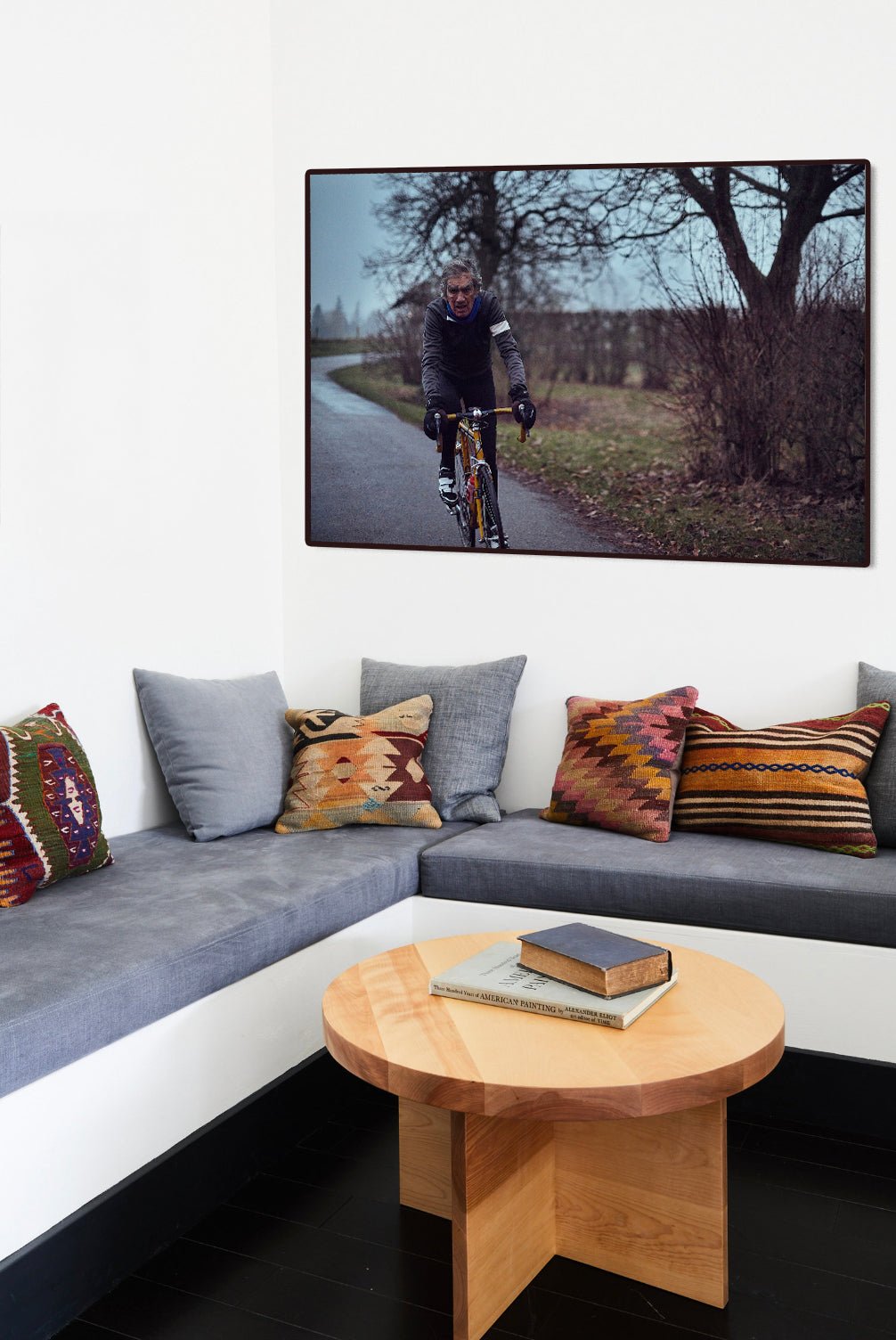 Detailfoto van de 'Round the Bend' Nederlandse wielerfotografie met een op maat gebouwde stalen fiets (gebouwd rond een jaren-80 Gazelle-frame) - wielrennen wanddecoratie door Cyclingprints.nl
