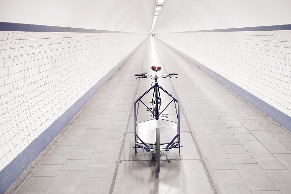 Cargo bike photography 'Forkless Front Wheel' - Dutch cargo bike life on the bespoke Elian Cargo bike in Antwerp, fine art print by Cyclingprints.nl