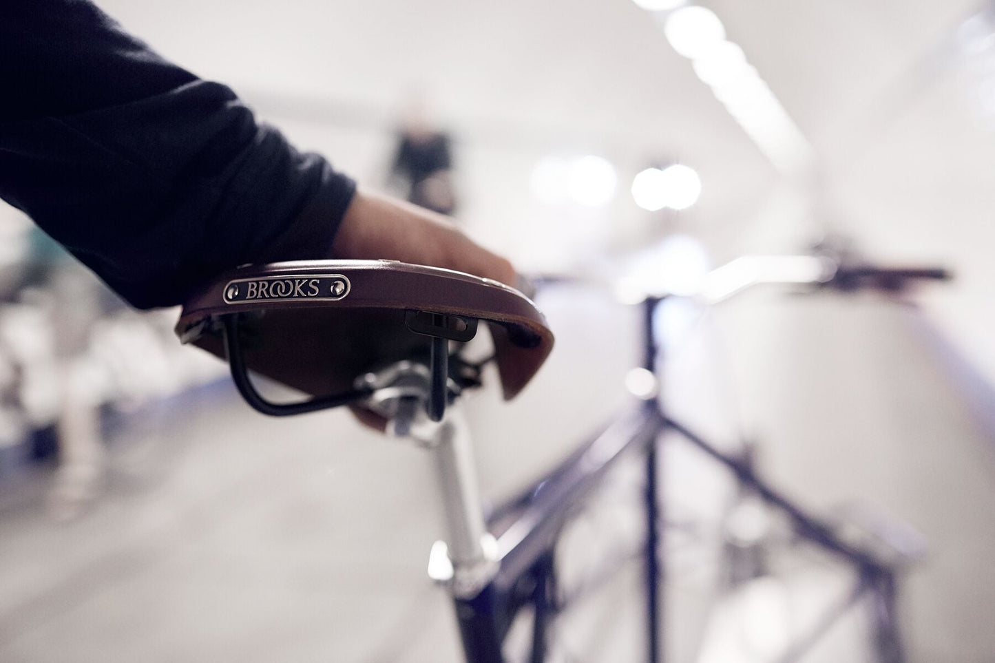 Elian Cargobike Cycling Print - Looks & Brooks A Fine Art Cycling Print - Cyclingprints.nl