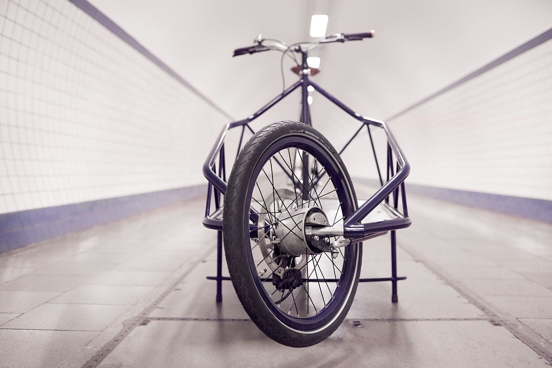 Elian Cargo Bike – No Brake Like It | Fine Art Cycling Print - Cyclingprints.nl