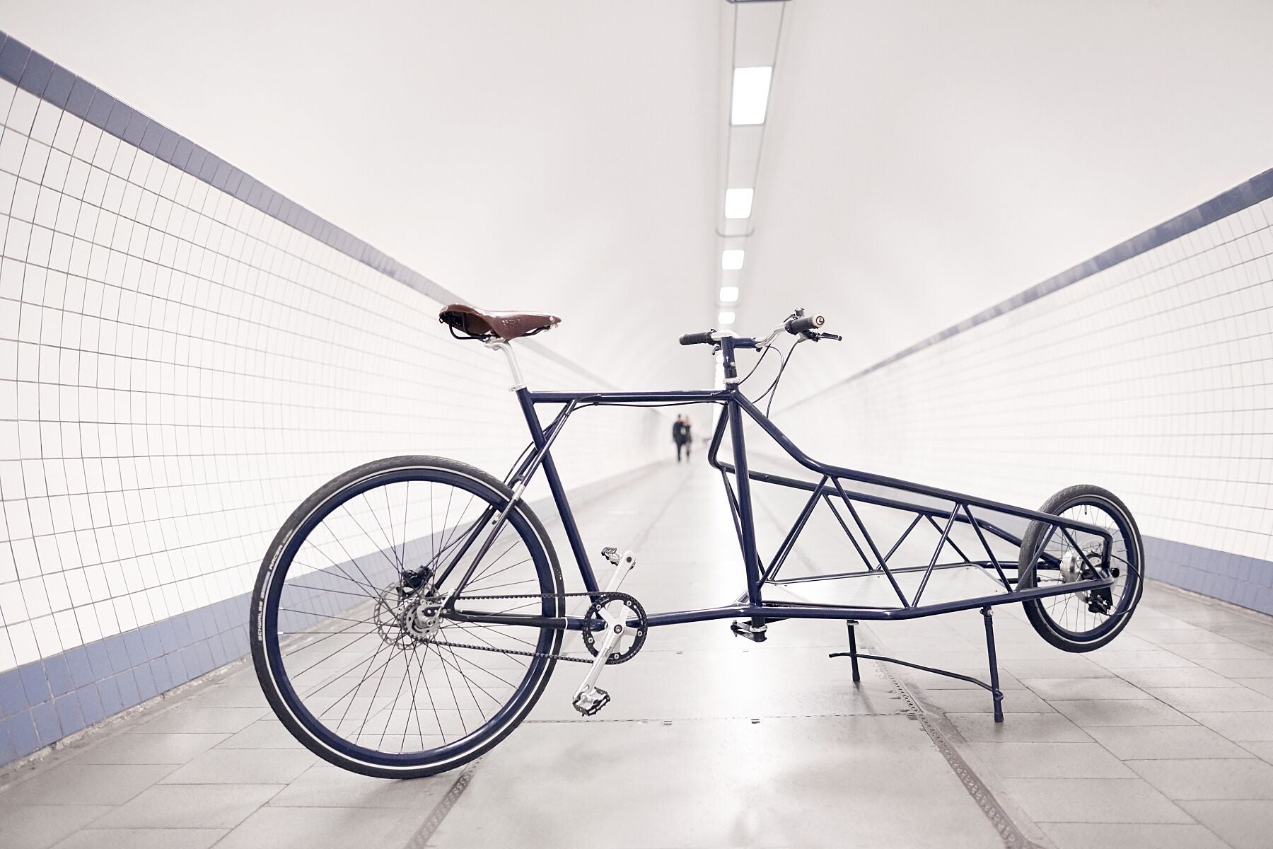 Elian Cargobike - Tunnel Vision I A fine art cycling print - Cyclingprints.nl