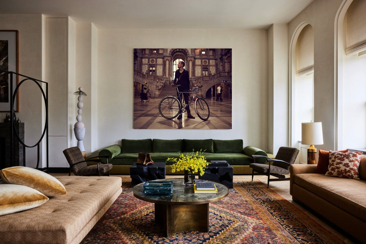 Detail shot from the 'The Arrival' commuter bike art showing the bespoke Elian Commuter bike - cycling wall art by Cyclingprints.nl
