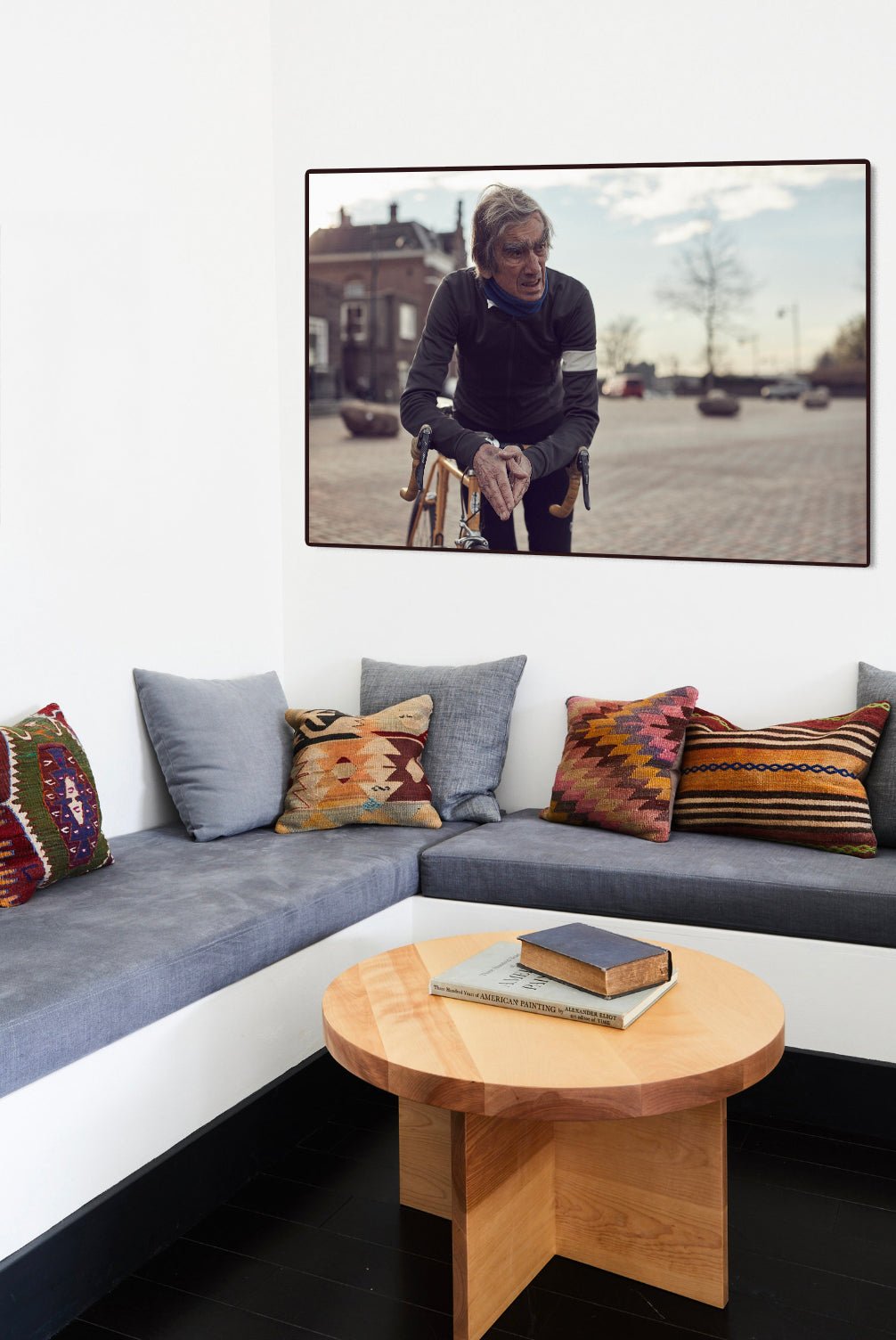 Detailfoto van de 'Hands On' Nederlandse wielerfotografie met een op maat gebouwde stalen fiets (gebouwd rond een jaren-80 Gazelle-frame) - wielrennen wanddecoratie door Cyclingprints.nl
