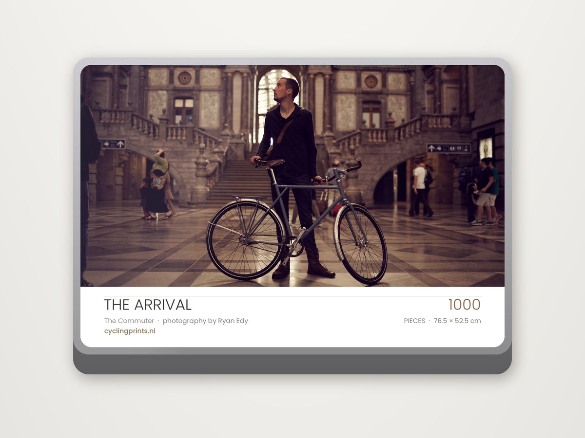 The Arrival – metalen cadeaublik met titel op het deksel, Ryan Edy
